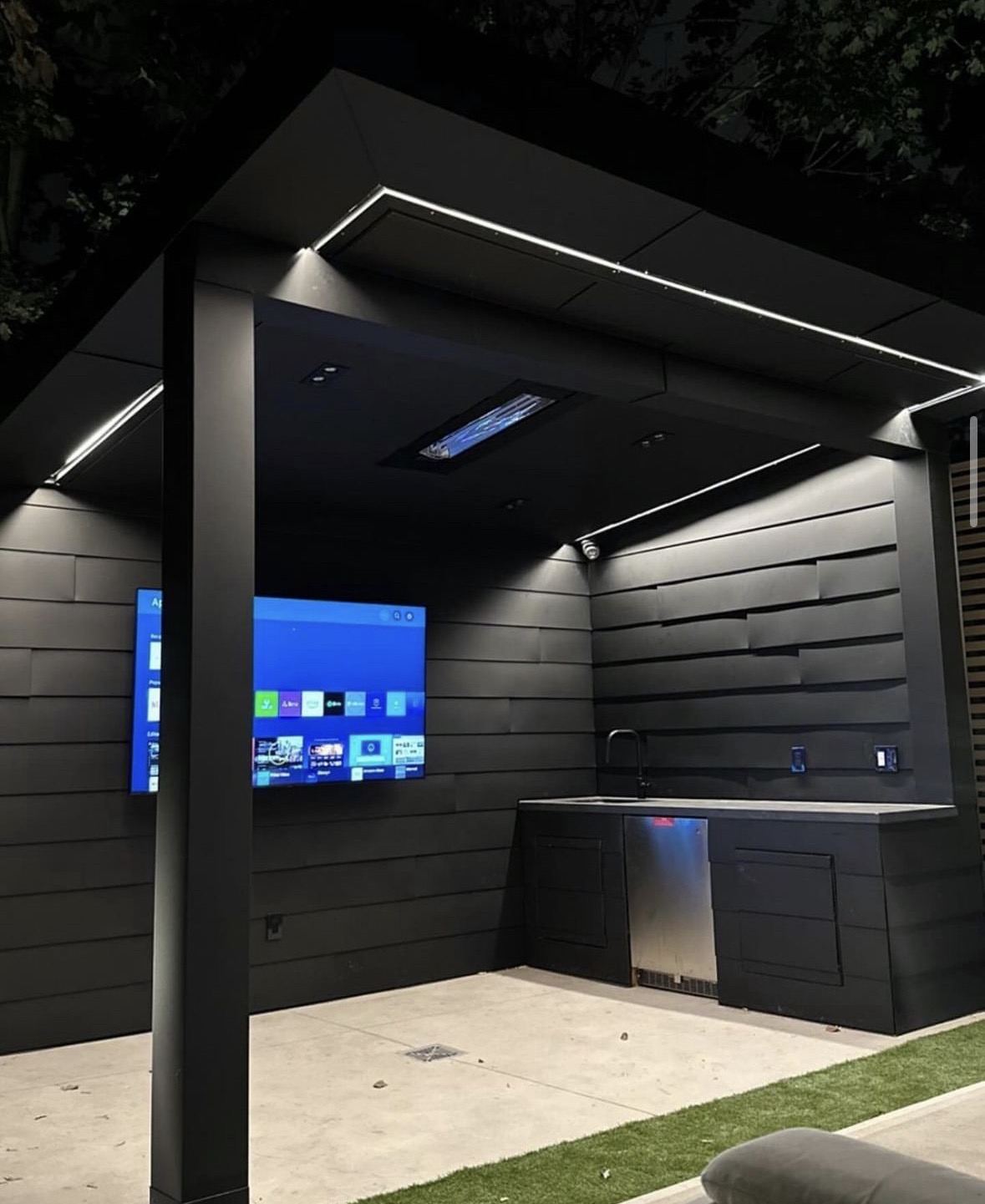 Etobicoke modern cabana